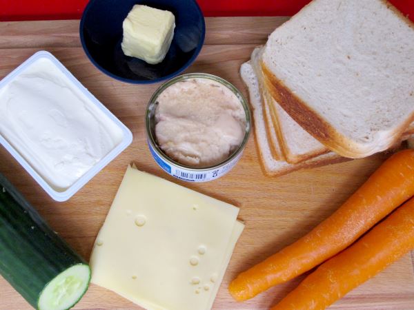 Receta infantil de sándwiches con forma de barco paso 1