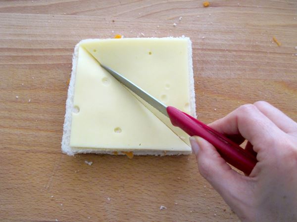 Receta infantil de sándwiches con forma de barco paso 11