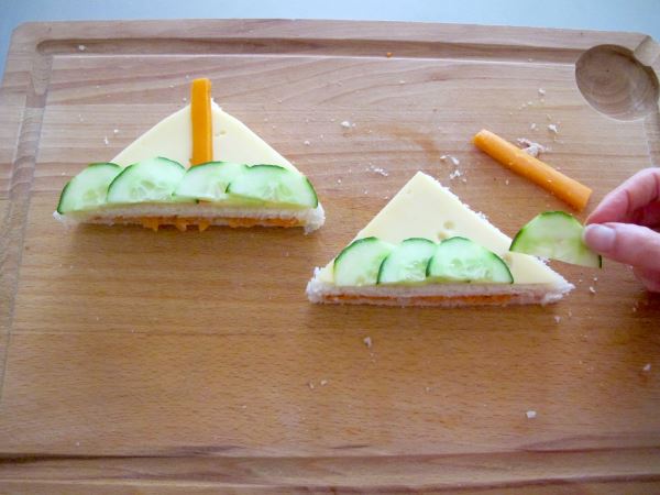 Receta infantil de sándwiches con forma de barco paso 12