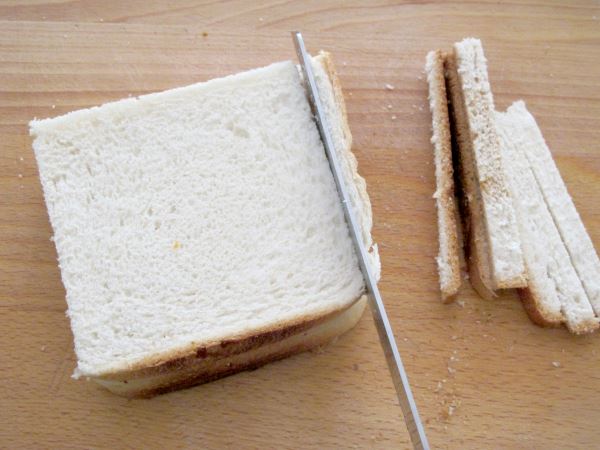 Receta infantil de sándwiches con forma de barco paso 6