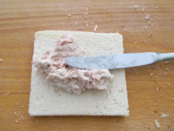 Receta infantil de sándwiches con forma de barco paso 7