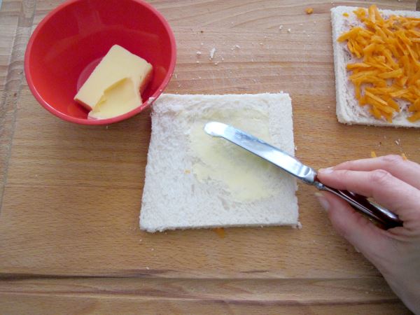 Receta infantil de sándwiches con forma de barco paso 9