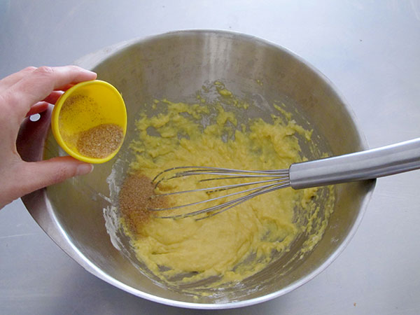 Receta infantil de tarta bretona de ciruelas pasas paso 7