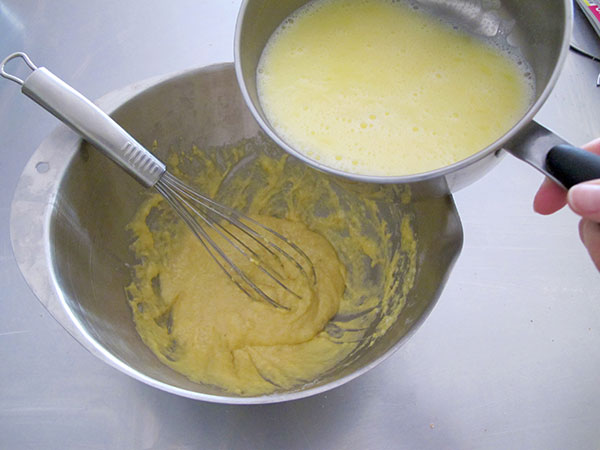 Receta infantil de tarta bretona de ciruelas pasas paso 8