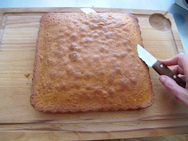 Receta infantil de tarta con forma de castillo paso 7