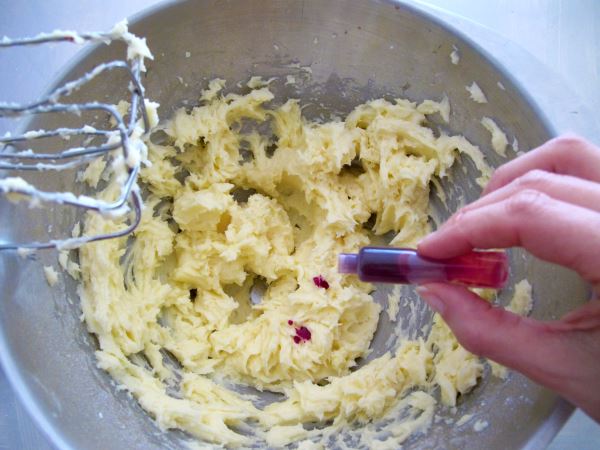 Receta infantil de tarta con forma de castillo paso 9