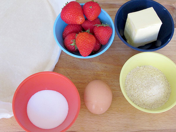 Receta infantil de tarta de fresas paso 1