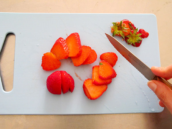 Receta infantil de tarta de fresas paso 8