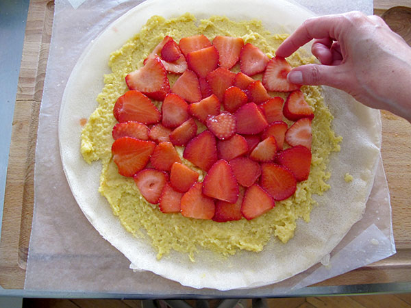 Receta infantil de tarta de fresas paso 9