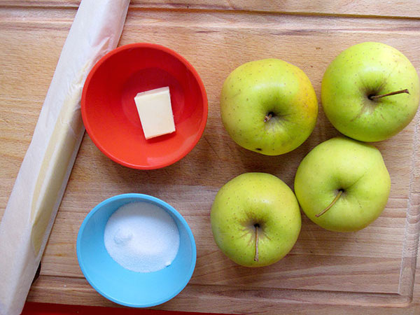 Receta infantil de tarta de manzana fácil y rápida paso 1
