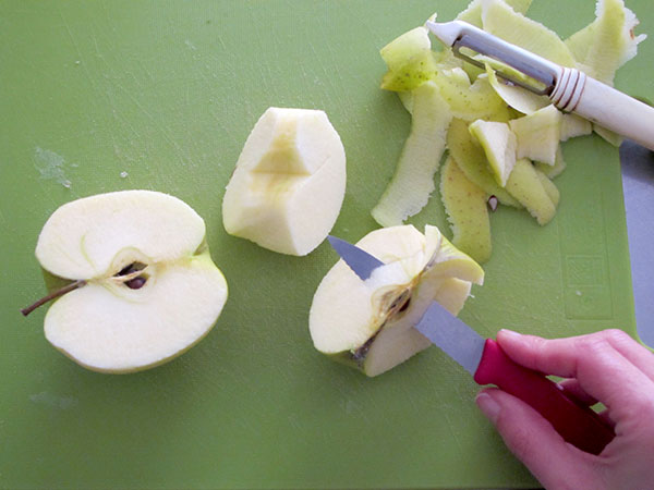 Receta infantil de tarta de manzana fácil y rápida paso 2