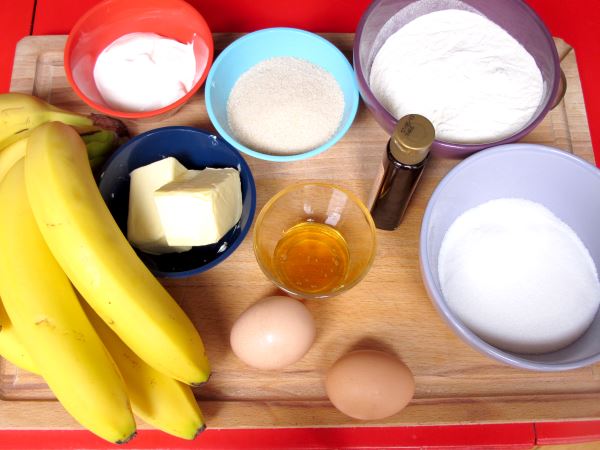 Receta infantil de tarta de plátano y caramelo paso 1