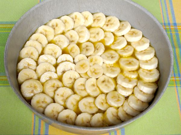 Receta infantil de tarta de plátano y caramelo paso 5