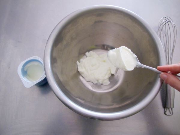 Receta infantil de tarta de yogur paso 2