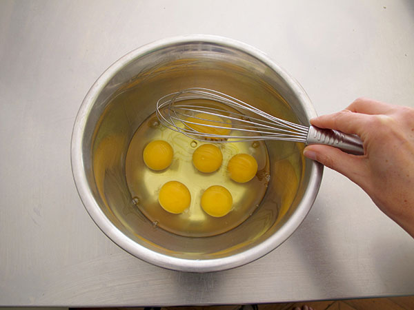 Receta infantil de tortilla de queso paso 2