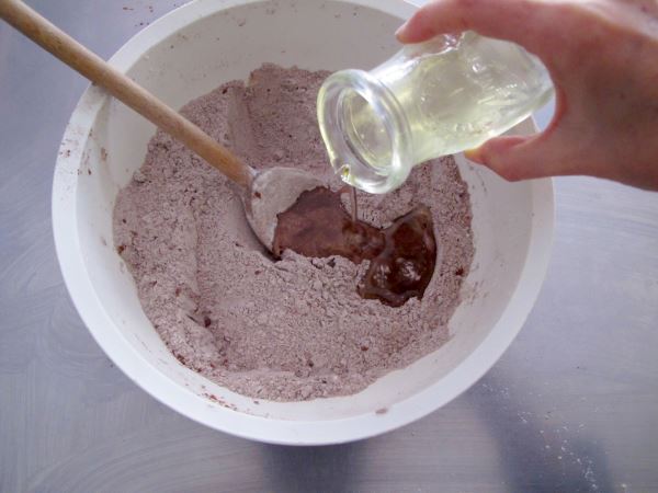 Receta pastel de chocolate sin huevos paso 4