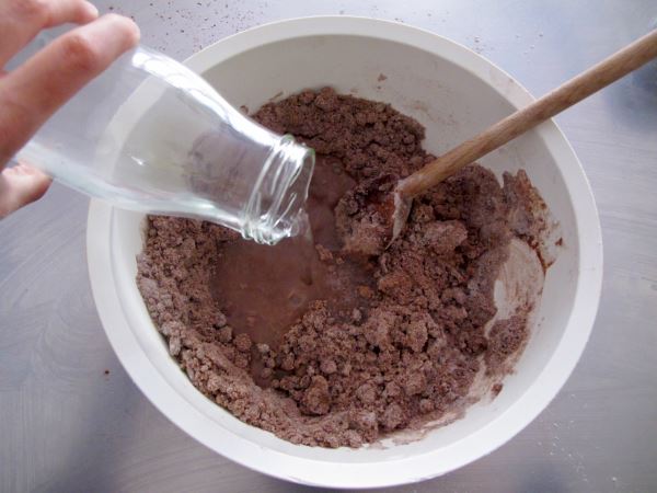 Receta pastel de chocolate sin huevos paso 5