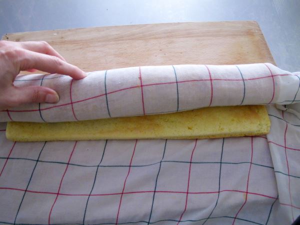 Receta de brazo gitano con mermelada paso 10