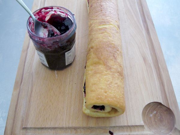 Receta de brazo gitano con mermelada paso 12