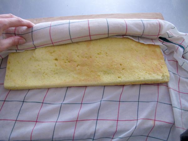 Receta de brazo gitano con mermelada paso 9