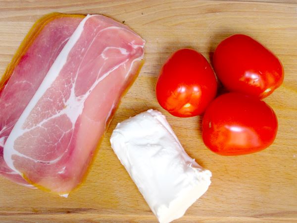 Receta canapés jamón tomate mozzarella paso 1