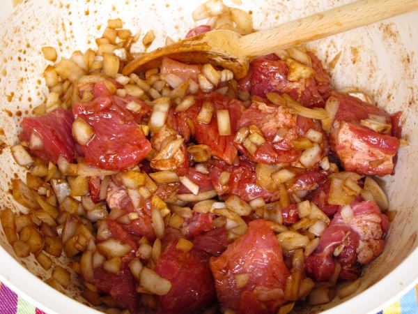 Receta infantil de lomo de cerdo caramelizado paso 3