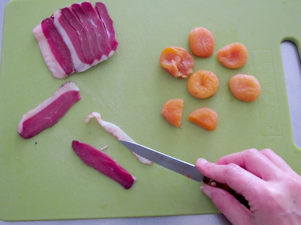 Receta infantil de mini brochetas saladas paso 10