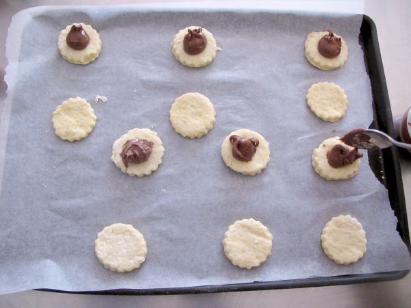 Receta infantil de rosquillas de chocolate al horno paso 12