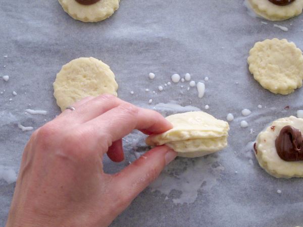 Receta infantil de rosquillas de chocolate al horno paso 14